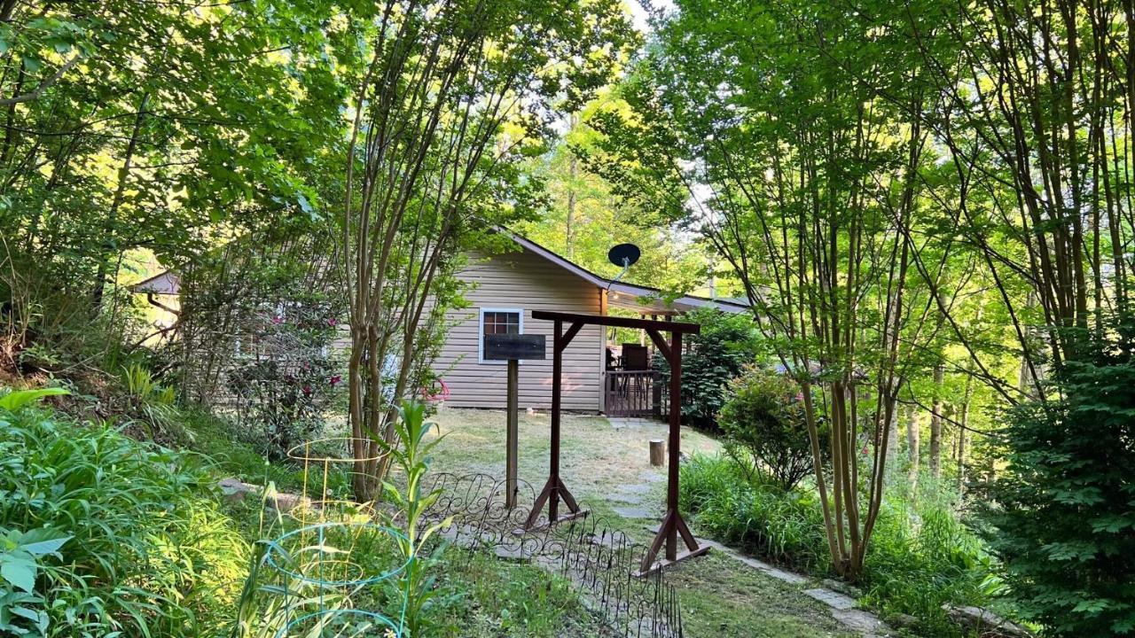 Misty Mountain Cottage Waynesville Exterior photo